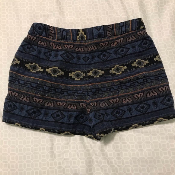 BCBGeneration mid-rise shorts - Picture 2 of 4